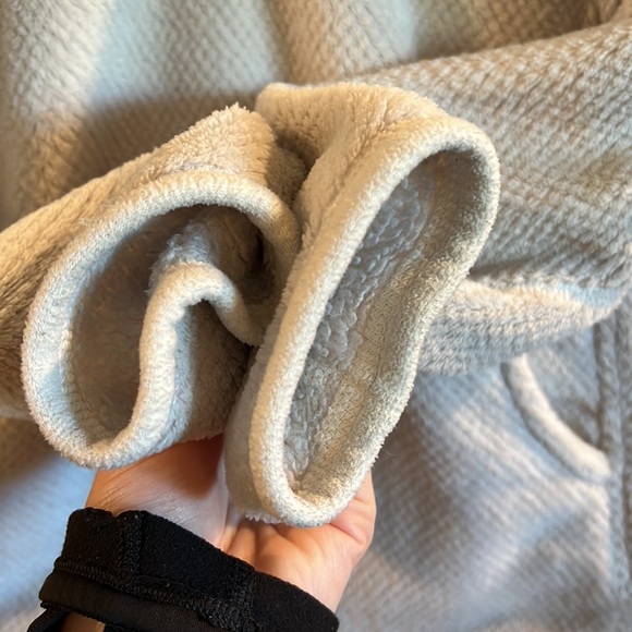 Patagonia Re-Tool Snap-T Pullover
Size XS 
Color: Raw Linen-white X-dye - Picture 6 of 12